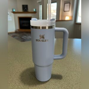 Stanley Tumbler 30oz-lightly used-only had water inside. Light-ice blue/heather
